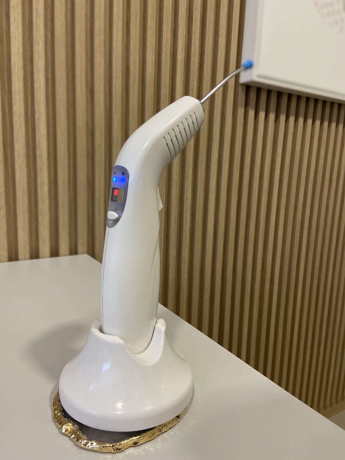 Equipamento de laserterapia usado nos atendimentos